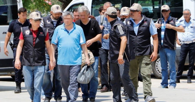 '30 hakim ve savcıdan 29'u tutuklandı'