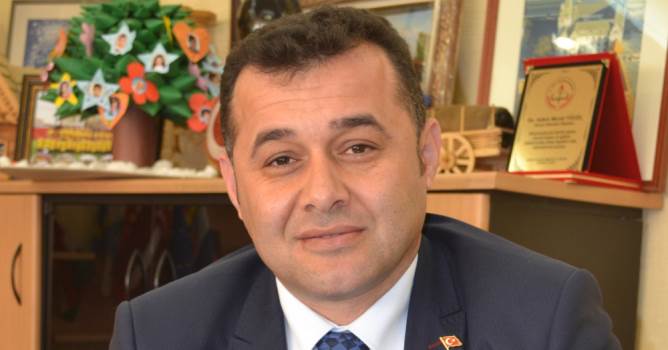 1 yılı canlı yayında anlatacak