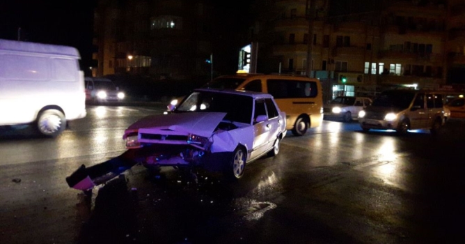 2 otomobil çarpıştı: 1 yaralı 