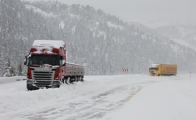 Alanya - Konya yolu kar nedeniyle kapandı