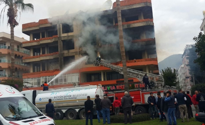İnşaatta çıkan yangın korkuttu