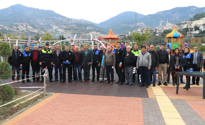 Alanya polisi halkla buluşmaya devam ediyor