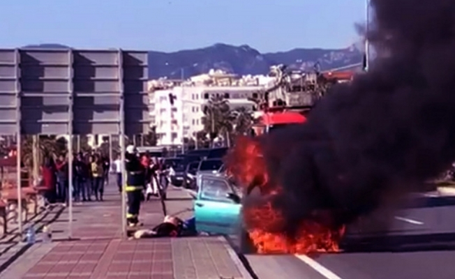 Otomobil alev alev yandı