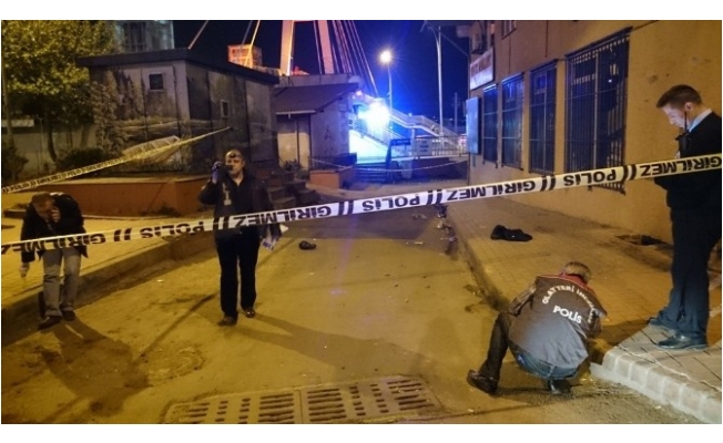 Komşusunun evine kurşun yağdırdı