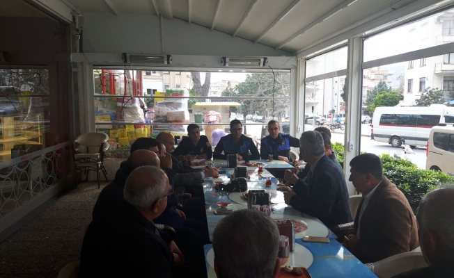 Polis Hacet Mahallesi sakinleriyle bir araya geldi