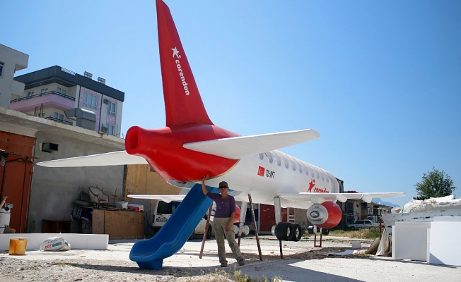 11 metrelik oyuncak uçak  kaykay olarak kullanılacak