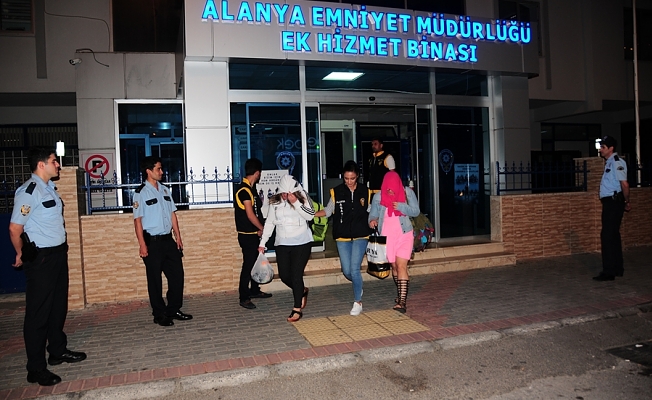Alanya'da fuhuş mağduru 20 kadın sınır dışı edildi