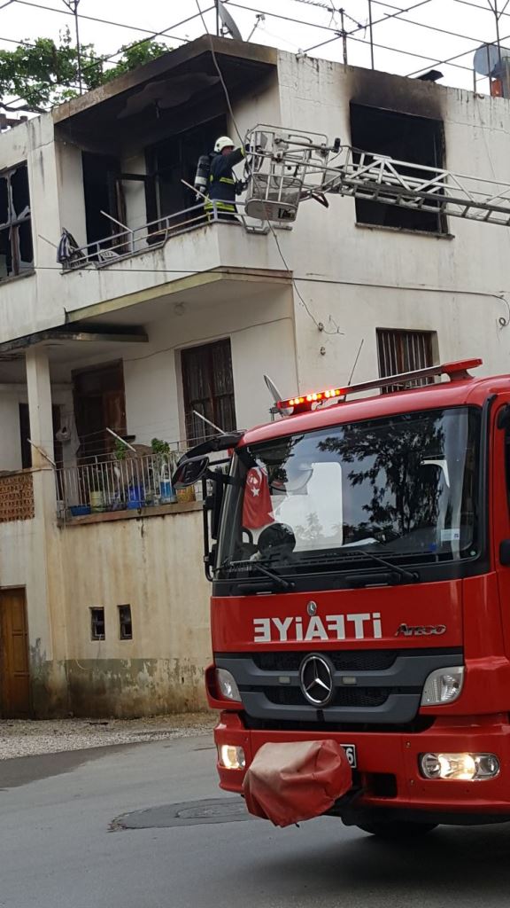 Ev yangını korkuttu