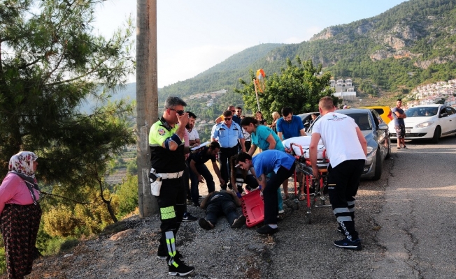 İki otomobil kafa kafaya çarpıştı: 1’i ağır 5 yaralı