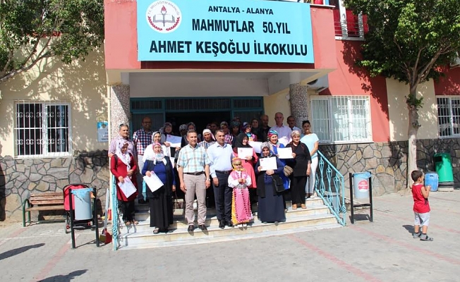 Okuma Yazma Seferberliği'ne katılanlara sertifikaları verildi