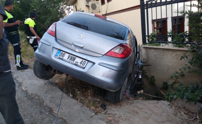 Otomobil uçtu: 2 yaralı