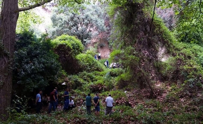 Kayıp çiftçinin cesedi uçurumda bulundu