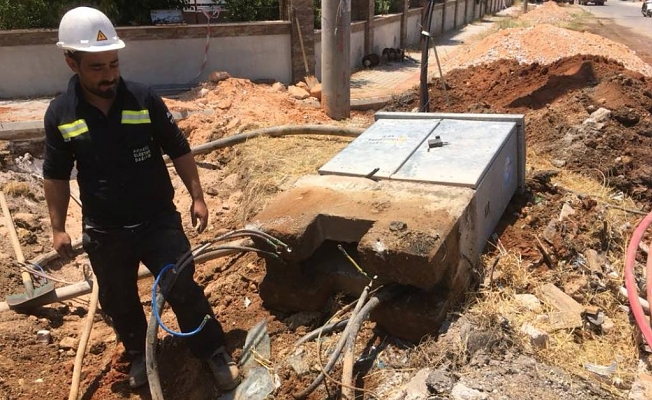 Tosmur’da elektrik direkleri düzenlendi