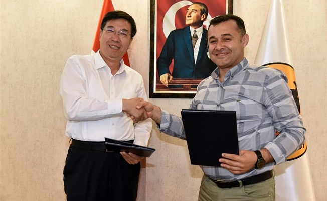 Yücel, Çinlilerle sözleşme imzaladı