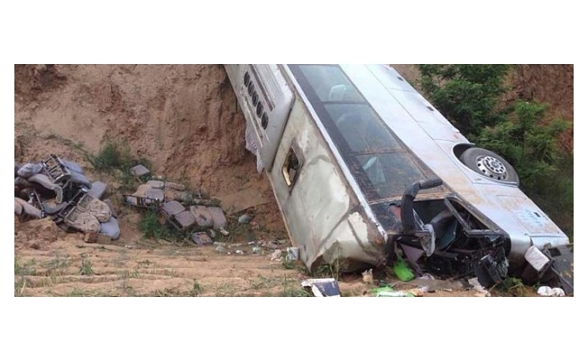 Akseki'de otobüs faciası: 50 yaralı