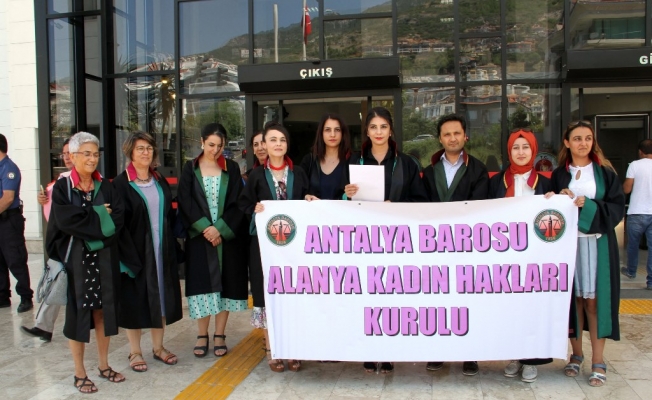 Alanyalı kadınlar çocuk hakları için toplandılar