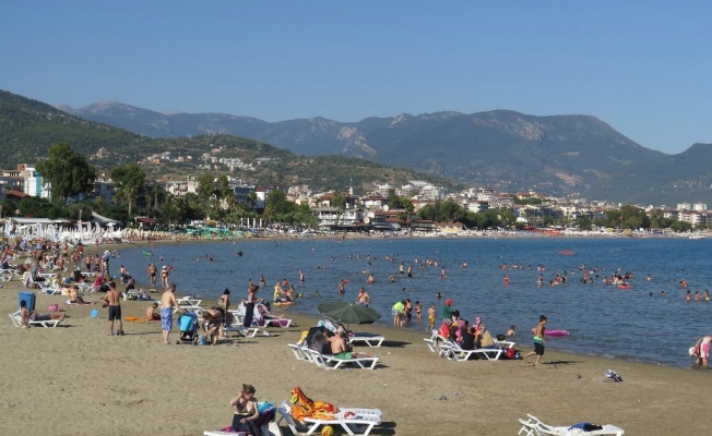 Kafasını kayalara çarptı!