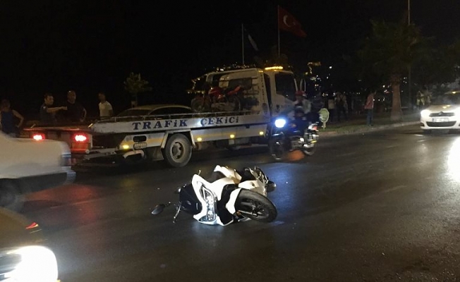 Motosiklet yayaya çarptı: 3 yaralı