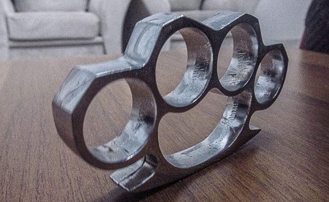 Şüpheli gencin üzerinden muşta çıktı