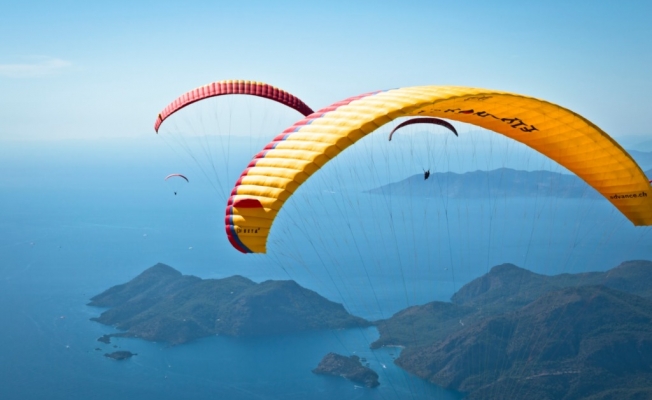 Yamaç paraşütü yaparken düşen 2 kişi yaralandı