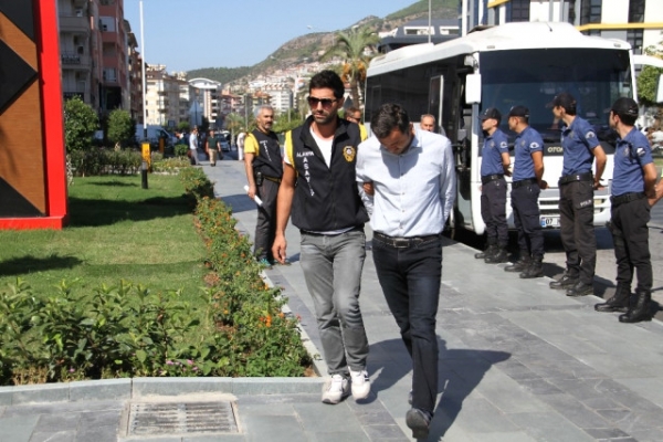 Alanya'daki banka vurgununa 5 tutuklama