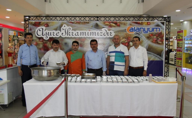 Alanyum’dan aşure ikramı