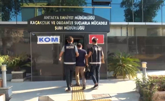 Çalışma izinleri iptal edilmiş 12 öğretmen yakalandı