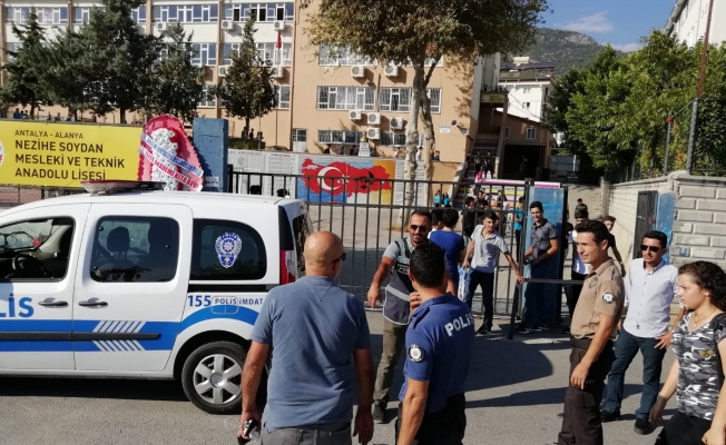Okulların ilk gününden polisten sıkı denetim