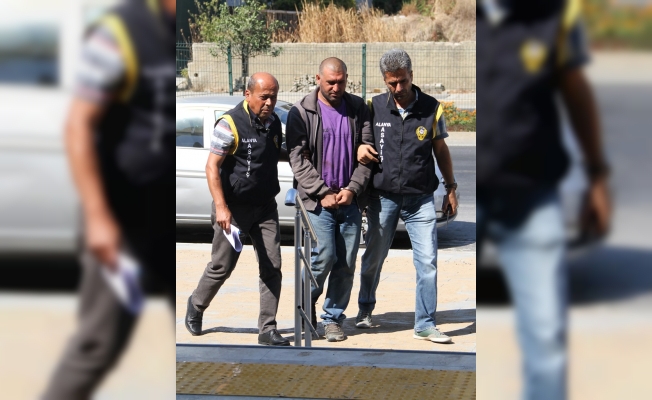 Plaj faresi tutuklandı