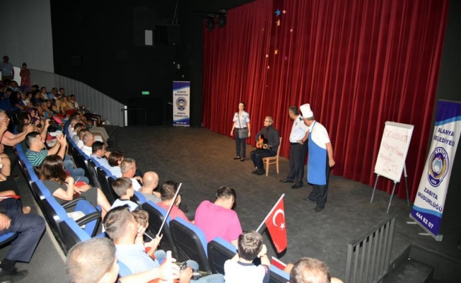 Tiyatroda buluştular