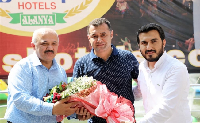 Yücel zabıta personeliyle kahvaltıda buluştu