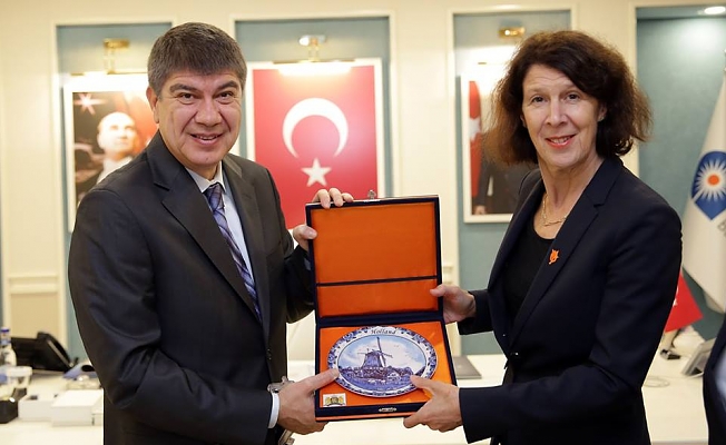 Hollanda Büyükelçisi’nden Türel’in vizyon projelerine övgü