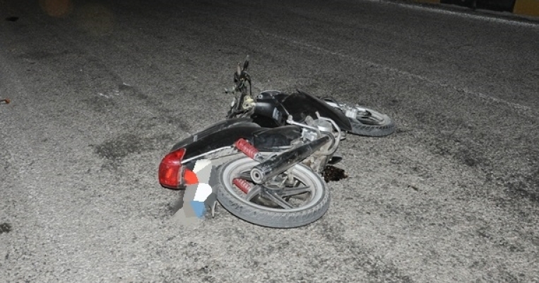 Alanya'da yola savrulan motosiklette 2 kişi yaralandı