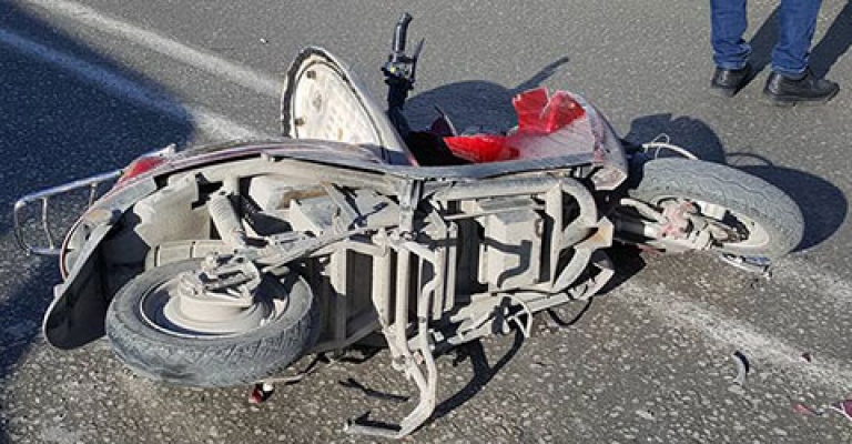 Alanya’da elektrikli bisikletle otomobil çarpıştı: 1 yaralı