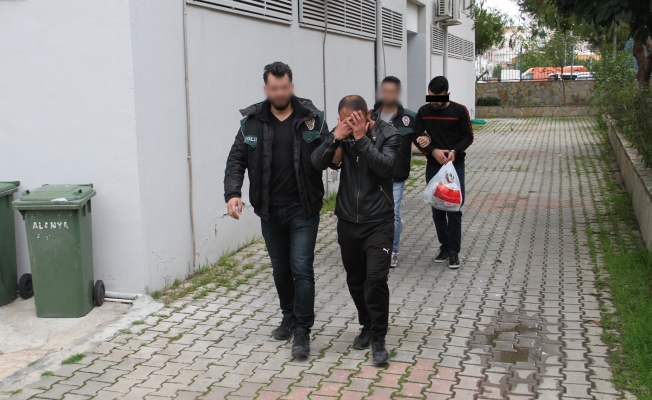 Alanya’da yakalanan 2 uyuşturucu satıcısı tutuklandı