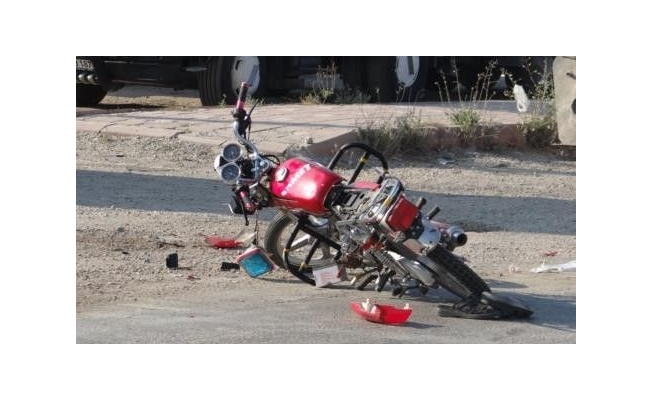 Alanya’da ehliyetsiz motosiklet sürücüsü kazada yaralandı!