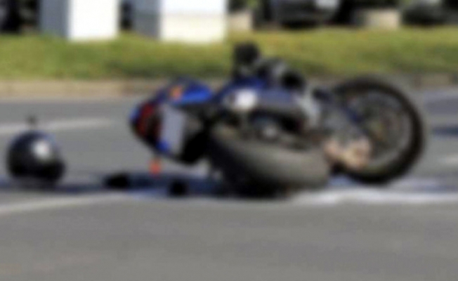 Alanya’da asfaltta savrulan sürücü yaralandı