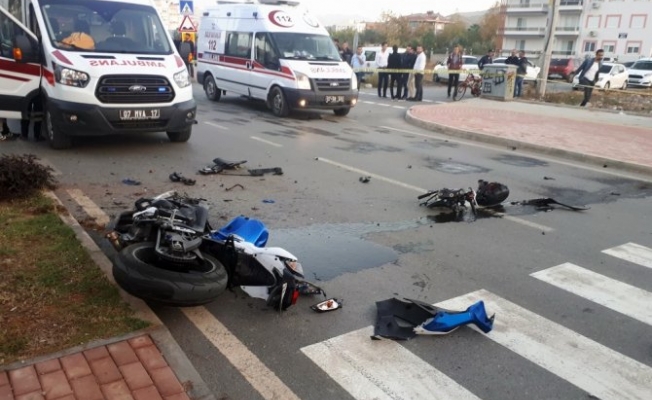 Alanya’da kamyonetle motosiklet çarpıştı: 2 yaralı