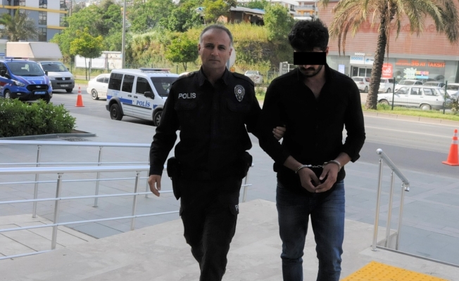 Alanya’da üvey kızana cinsel istismardan tutuklandı