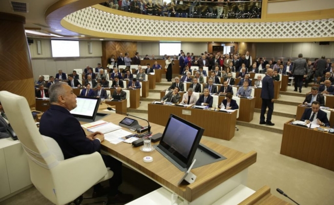 Antalya Büyükşehir Meclisi yeniden şekillendi