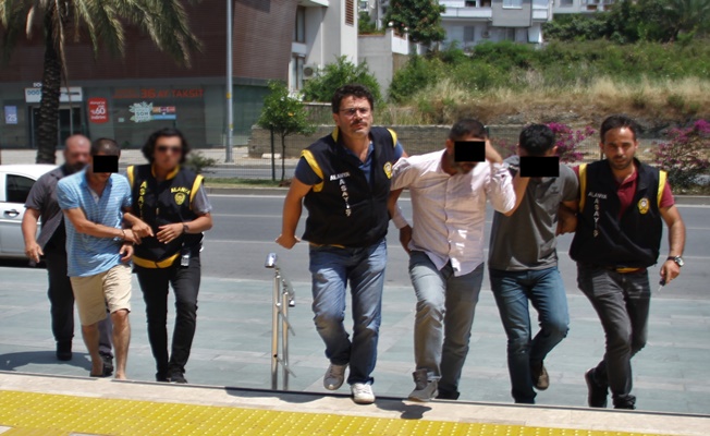 Alanya'da 200 bin lira çalan 3 şüpheli tutuklandı