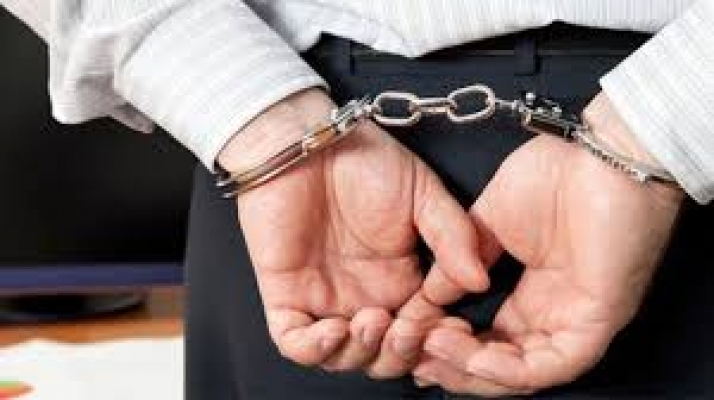 Alanya’da kaçak içki operasyonunda 2 tutuklama