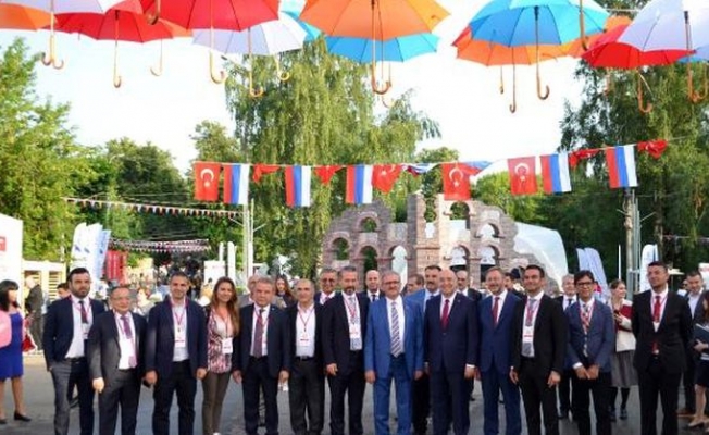 Başkan Böcek Rusya'da, Türkiye festivaline katıldı
