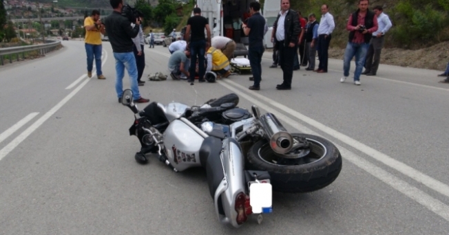 Alanya'da yola savrulan motosikletli yaralandı!