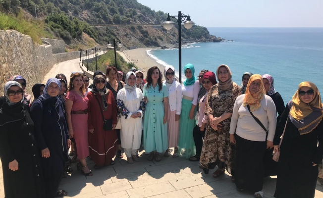 Ak Parti'li kadınlar, Başkan Böcek'ten plajın açılmasını istedi!