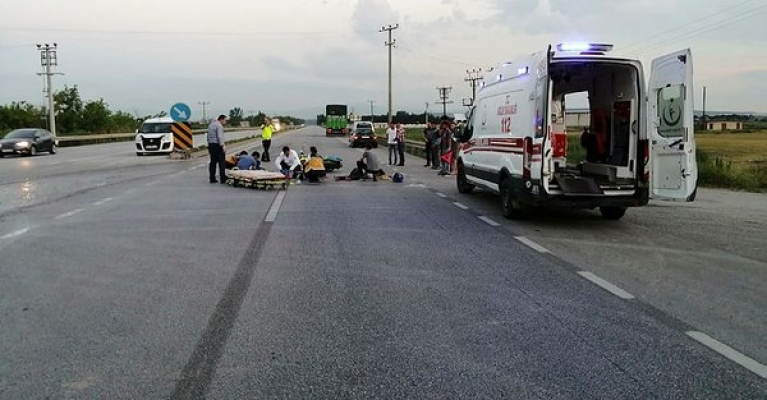 Alanya'da motosiklet otomobile arkadan çarptı: 1 yaralı