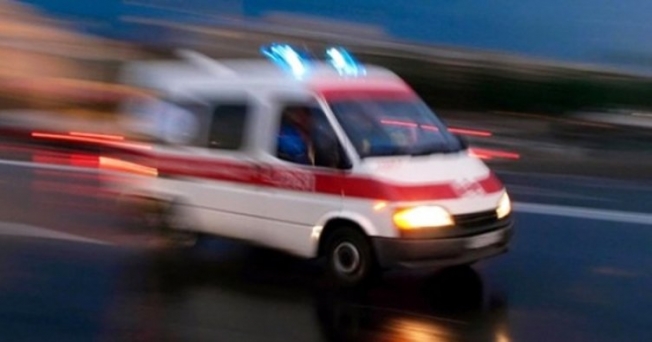 Alanya'da otomobil yayaya çaptı! 1'i bebek 3 kişi yaralandı