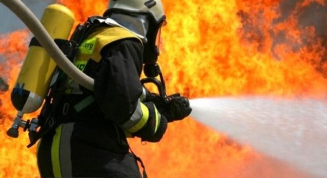 Alanya'da yangın! Anne ve bebeği tahliye edildi