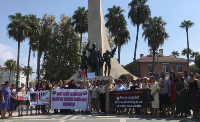 Alanya kadına şiddete tepki için toplandı
