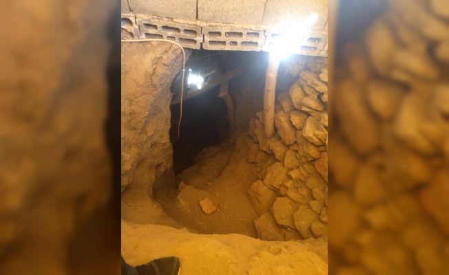 Eve giren jandarma 33 metrelik tünelle karşılaştı
